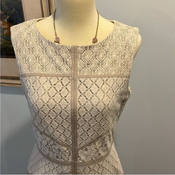 MAGGY LONDON | cream color sleeveless sheath dress 6 - Picture 3 of 7